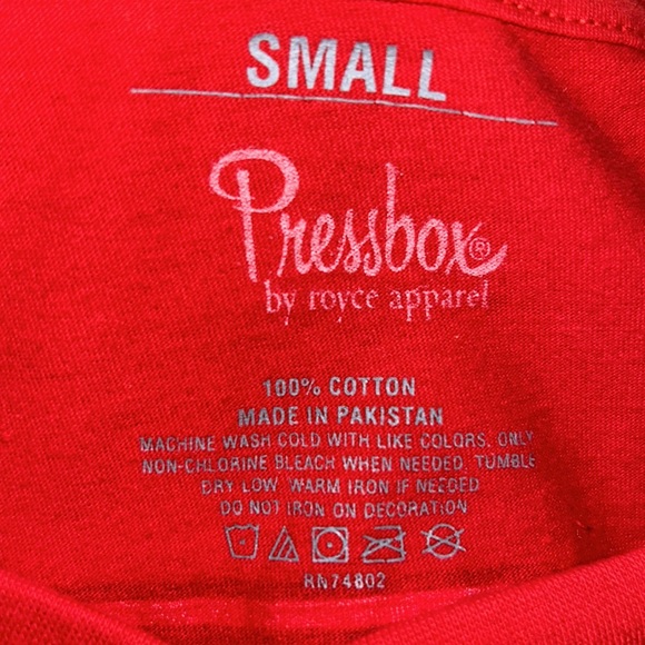 NWT⭐️UNIVERSITY of HOUSTON Cougars TEE Womens SMALL❤️Red V-Neck Cute Back Design - Picture 6 of 9